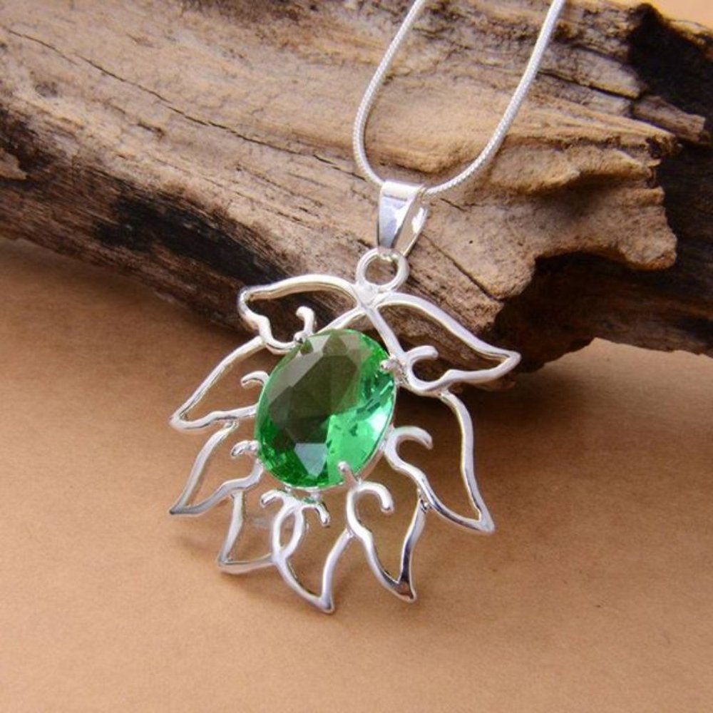 SALE ** BRAND NEW ** BEAUTIFUL SILVER & PERIDOT PENDANT NECKLACE